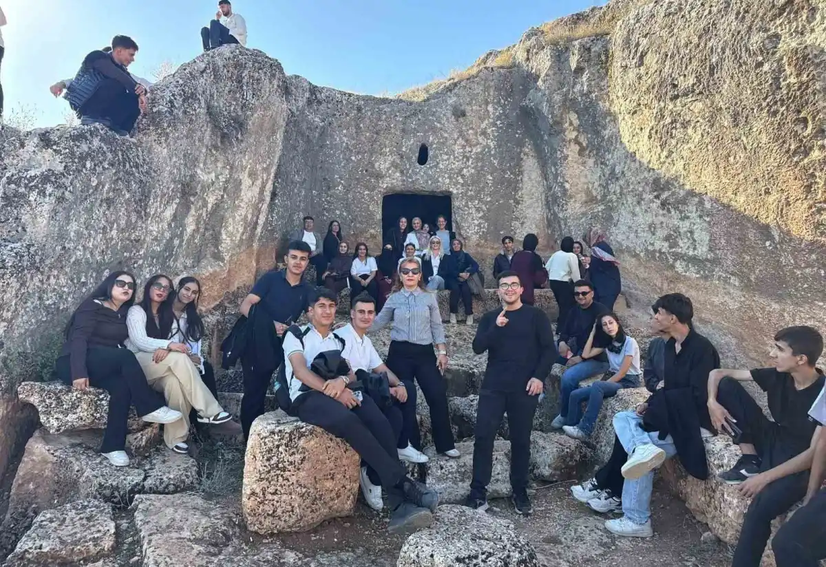 Adıyaman'da üniversiteye hazırlanan gençlere Perre Antik Kenti gezisi 2