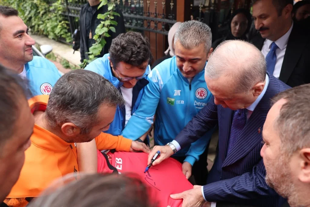 Cumhurbaşkanı Erdoğan, İstanbul Kastamonuspor heyetini Fatih'te kabul etti 2