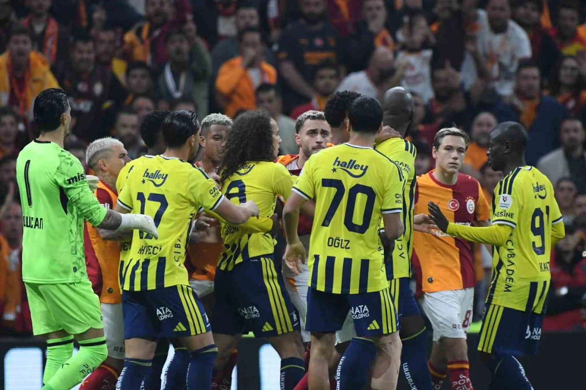 Derbide Victor Osimhen sahneye çıktı: Galatasaray ilk yarıyı Fenerbahçe karşısında 2-0 önde tamamladı 4