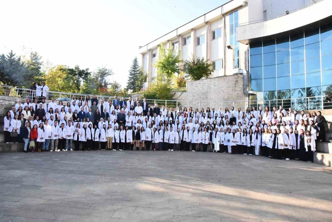 DÜZCE ÜNİVERSİTESİ EĞİTİM FAKÜLTESİ TARAFINDAN DÜZENLENEN "ÖĞRETMEN ADAYLARI ÖNLÜK GİYME TÖRENİ"...