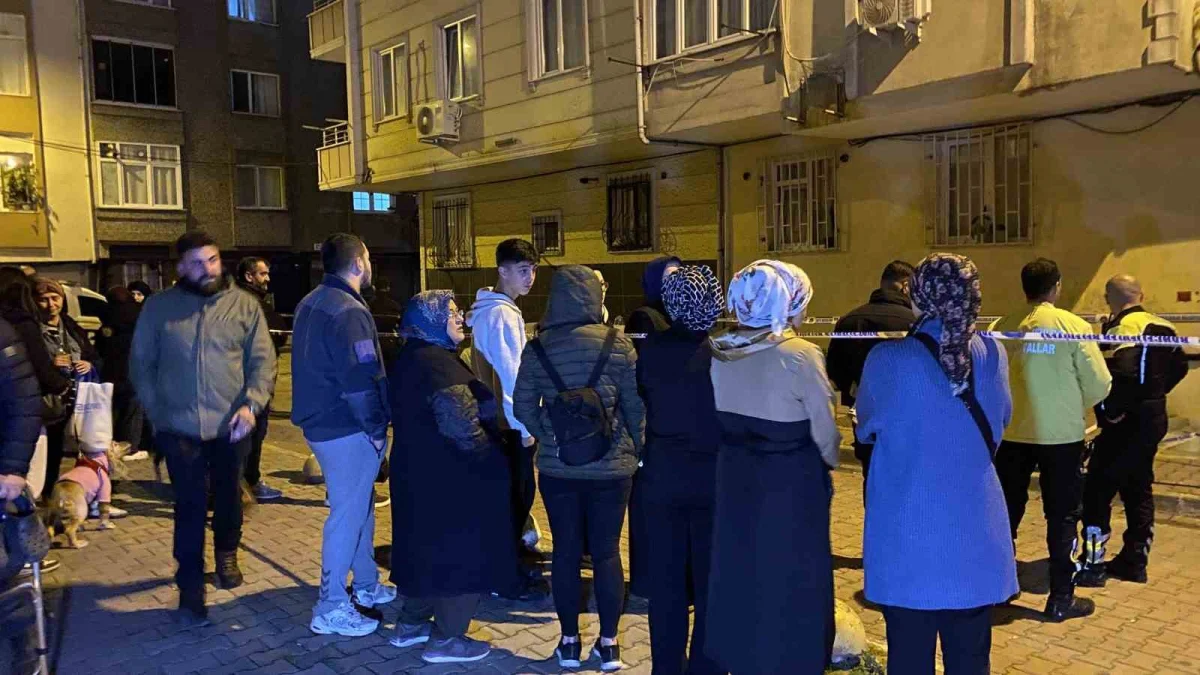 Bahçelievler'de istinat duvarı çöktü: İki binadaki 20 daire tahliye edildi 4