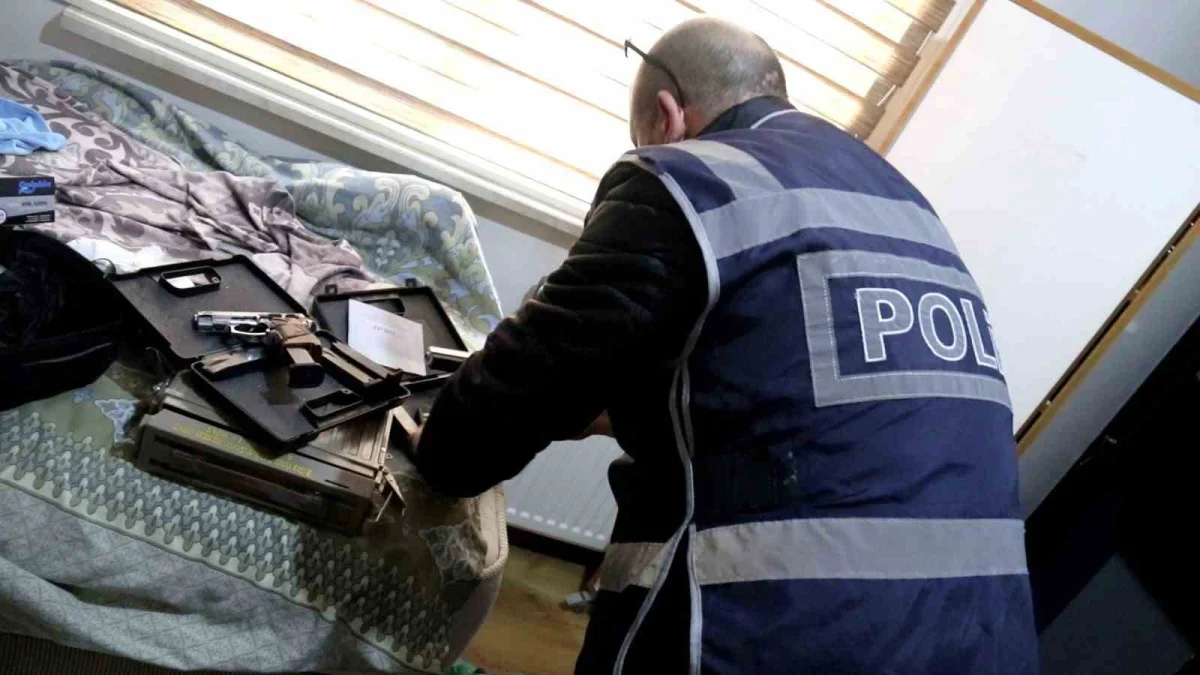 Karabük ve Bartın'da kaçak silah operasyonu: 48 silah ve tarihi eserler ele geçirildi 3