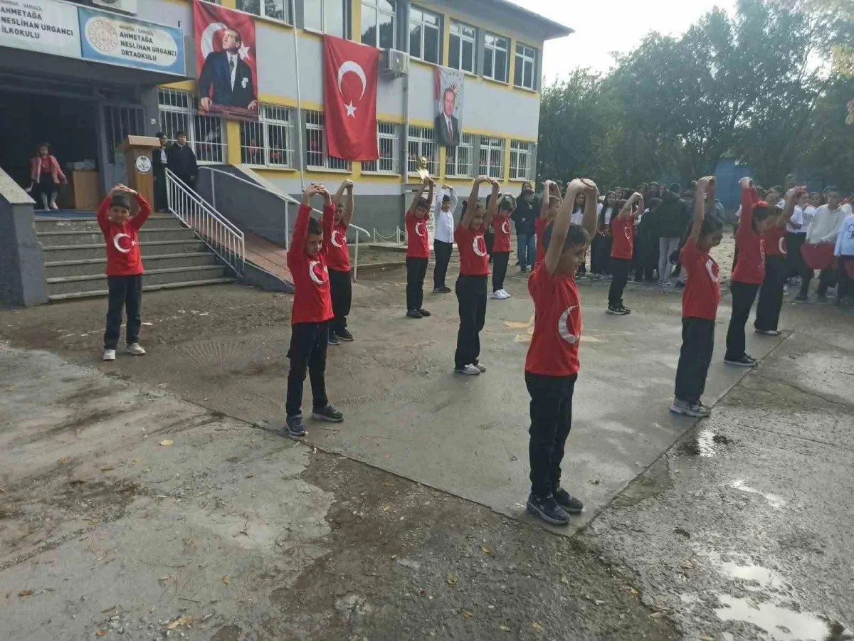 Sarıgöl'deki okullarda Cumhuriyet'in 103. yılı etkinliklerle kutlandı 2