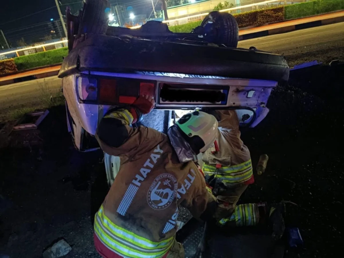 İskenderun'da kontrolden çıkan otomobil takla attı: 3 yaralı 3