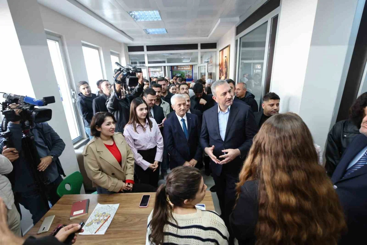 Şahinbey Belediyesi Gaziantep Üniversitesi kampüsünde Genç Ofis açtı 2