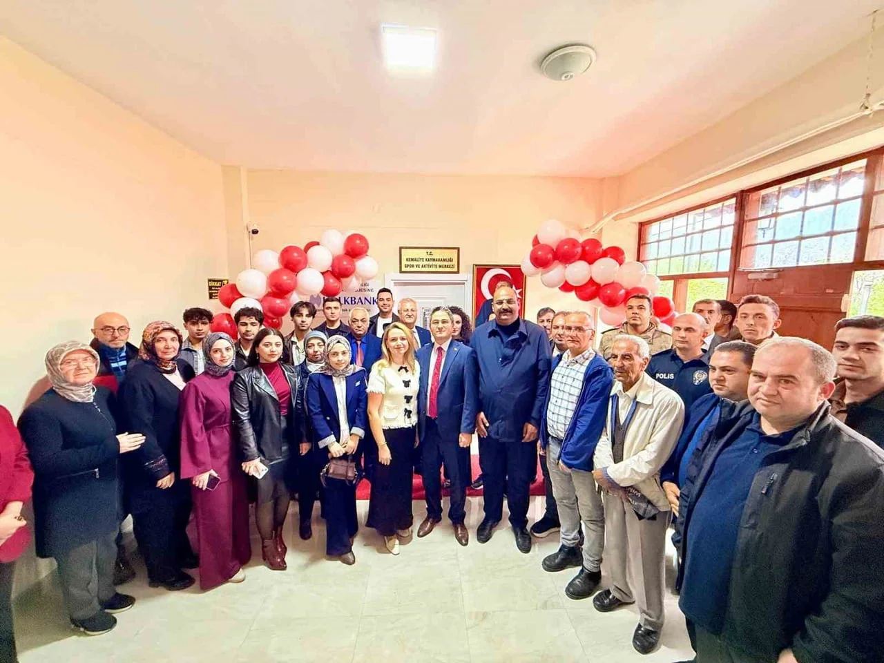 ERZİNCAN'IN KEMALİYE İLÇESİNDE KAYMAKAMLIK TARAFINDAN YAPTIRILAN SPOR VE AKTİVİTE MERKEZİ...
