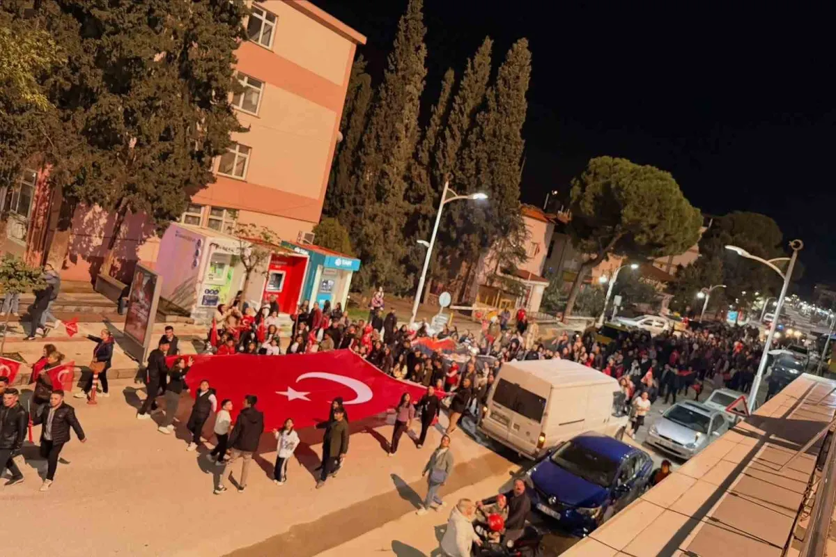 Sarıgöl'de Cumhuriyet'in 103. yıl dönümü fener alayıyla kutlandı 5