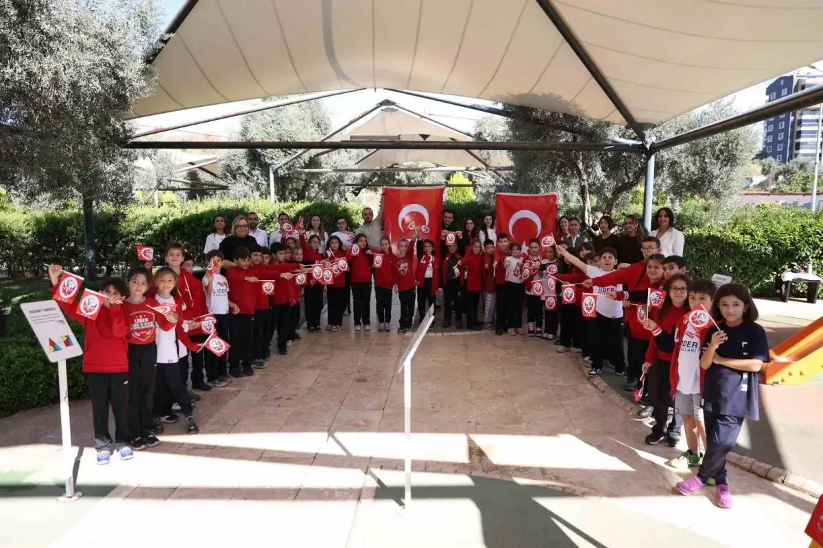 Efeler'deki Matematik ve Bilim Parkı'nda miniklerin Cumhuriyet ve bilim coşkusu 1