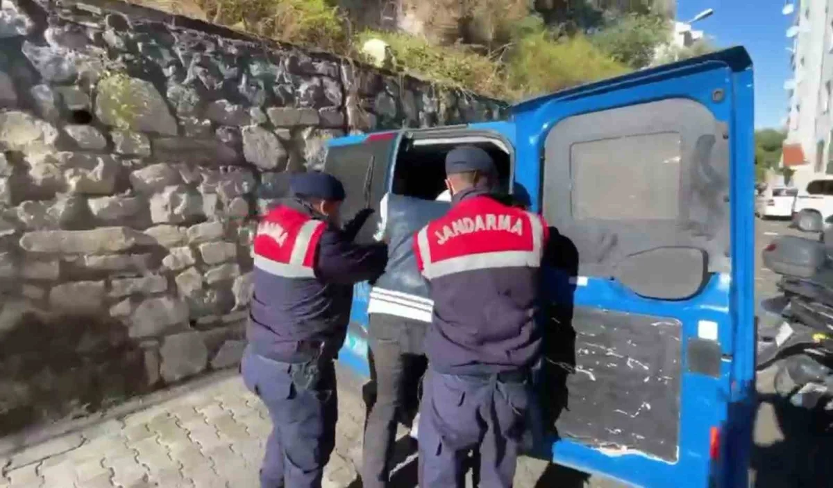 Kuşadası’nda geniş çaplı narkotik operasyonu: 45 şüpheli yakalandı 2