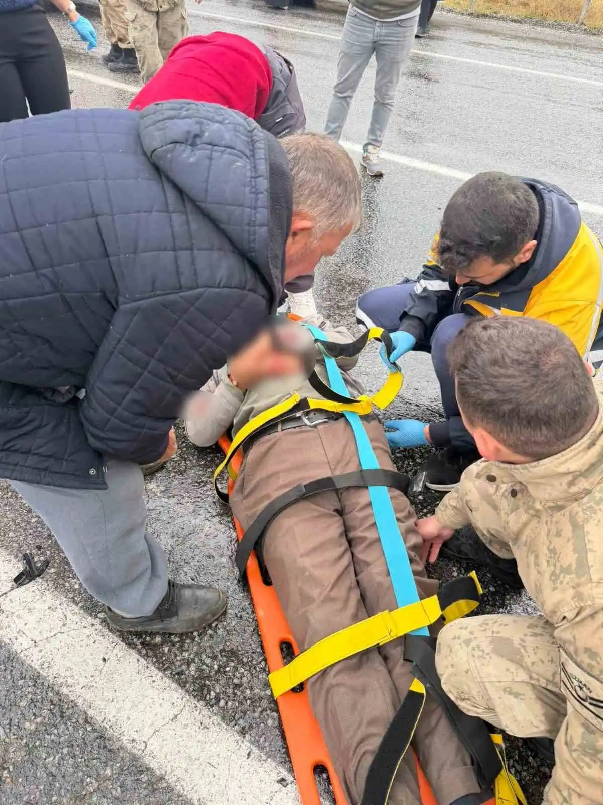 Bitlis'te iki otomobil kafa kafaya çarpıştı: 5 yaralı 5