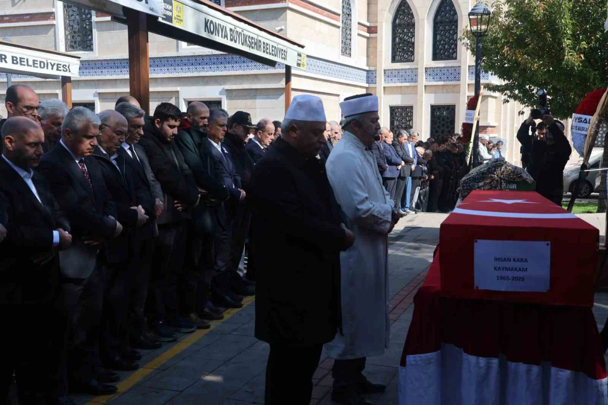 Vefat eden Muratpaşa Kaymakamı İhsan Kara memleketi Konya'da son yolculuğuna uğurlandı 3