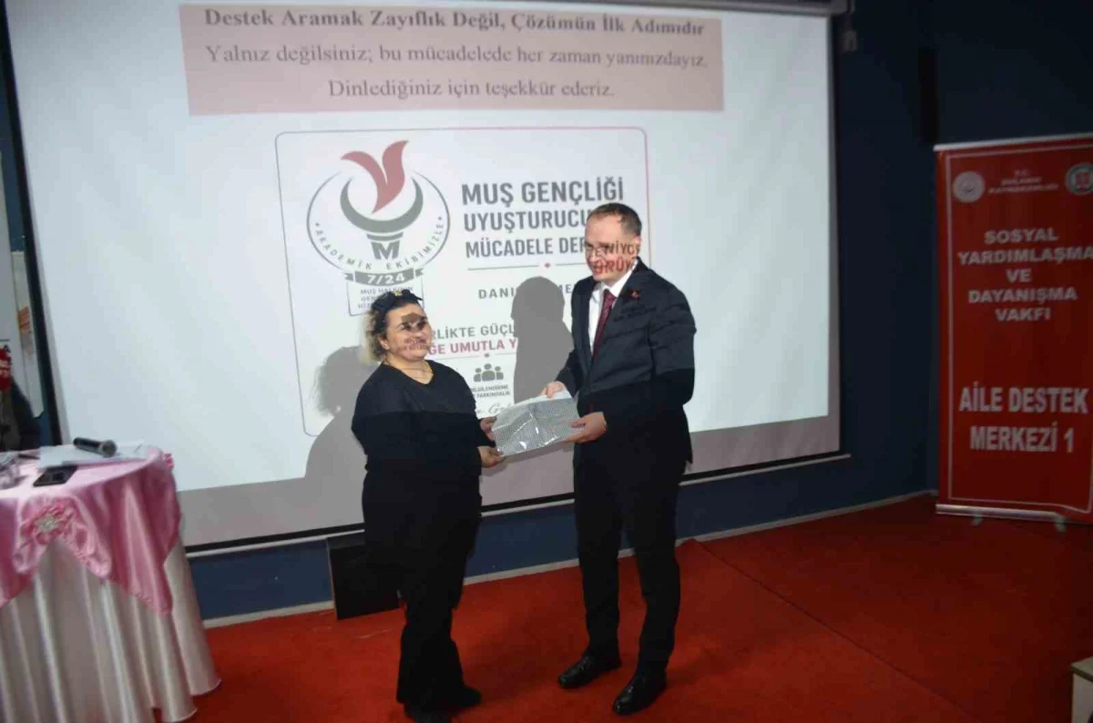 Bulanık'ta bağımlılıkla mücadelede ailelerin rolü anlatıldı 3