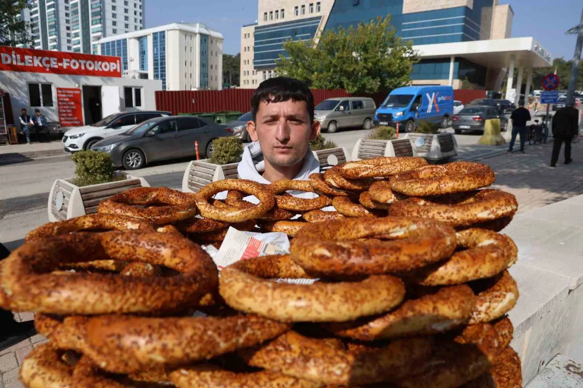 Elazığ'da simit tezgahına not bırakıp KPSS'ye girdi: Döndüğünde poşetteki parayı görünce duygulandı 3