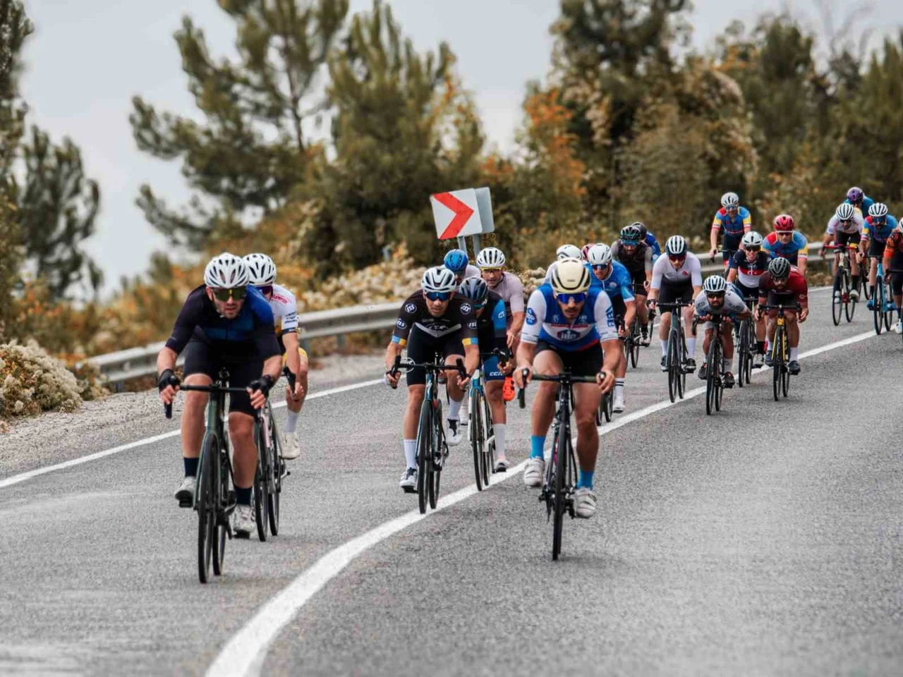 TÜRKİYE GENELİNDE 13 FARKLI LOKASYONDA GERÇEKLEŞTİRİLEN GRAN FONDO AMATÖR BİSİKLET YARIŞLARININ...