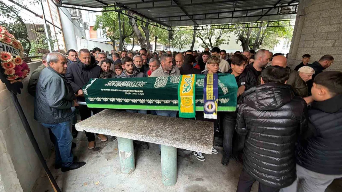 Balıkesir'de motosiklet kazasında hayatını kaybeden turizmci Mustafa Özcan toprağa verildi 5