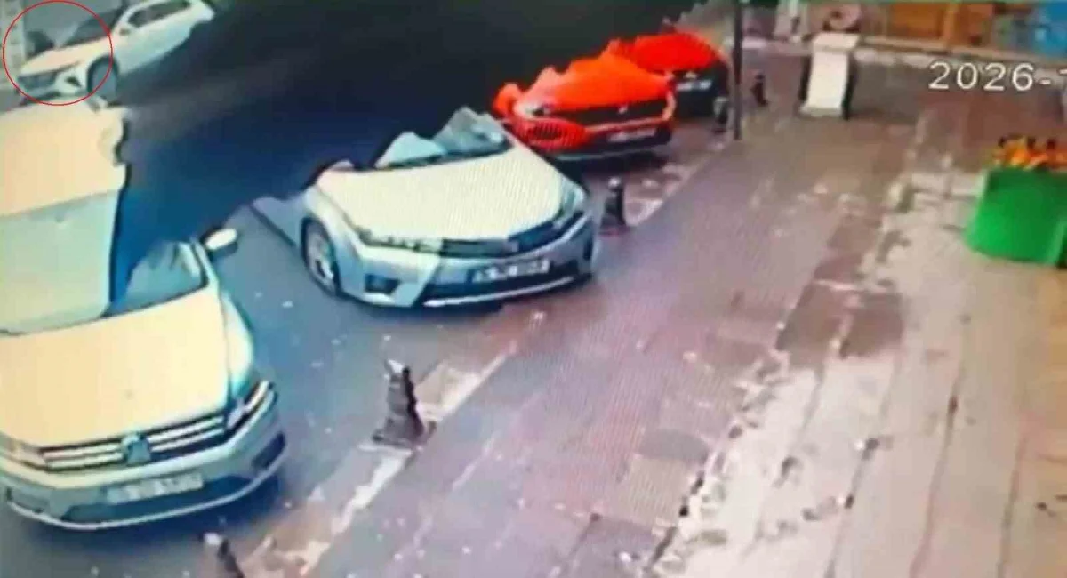 Zeytinburnu'nda haraç dehşeti: Vurulan esnaf saldırganı kovalayıp vurdu 4