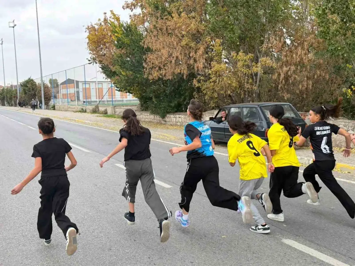 Tomarza'da 29 Ekim Cumhuriyet Kupası için koştular 3