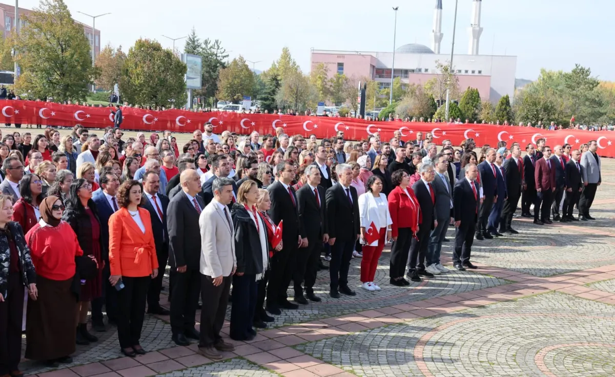 ESOGÜ’de Cumhuriyetin 103. yılı yürüyüşle kutlandı 4