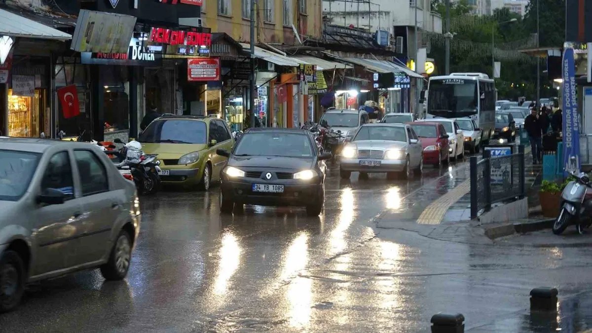 Kilis’te yağışlı hava ulaşımı ve günlük yaşamı etkiledi 1