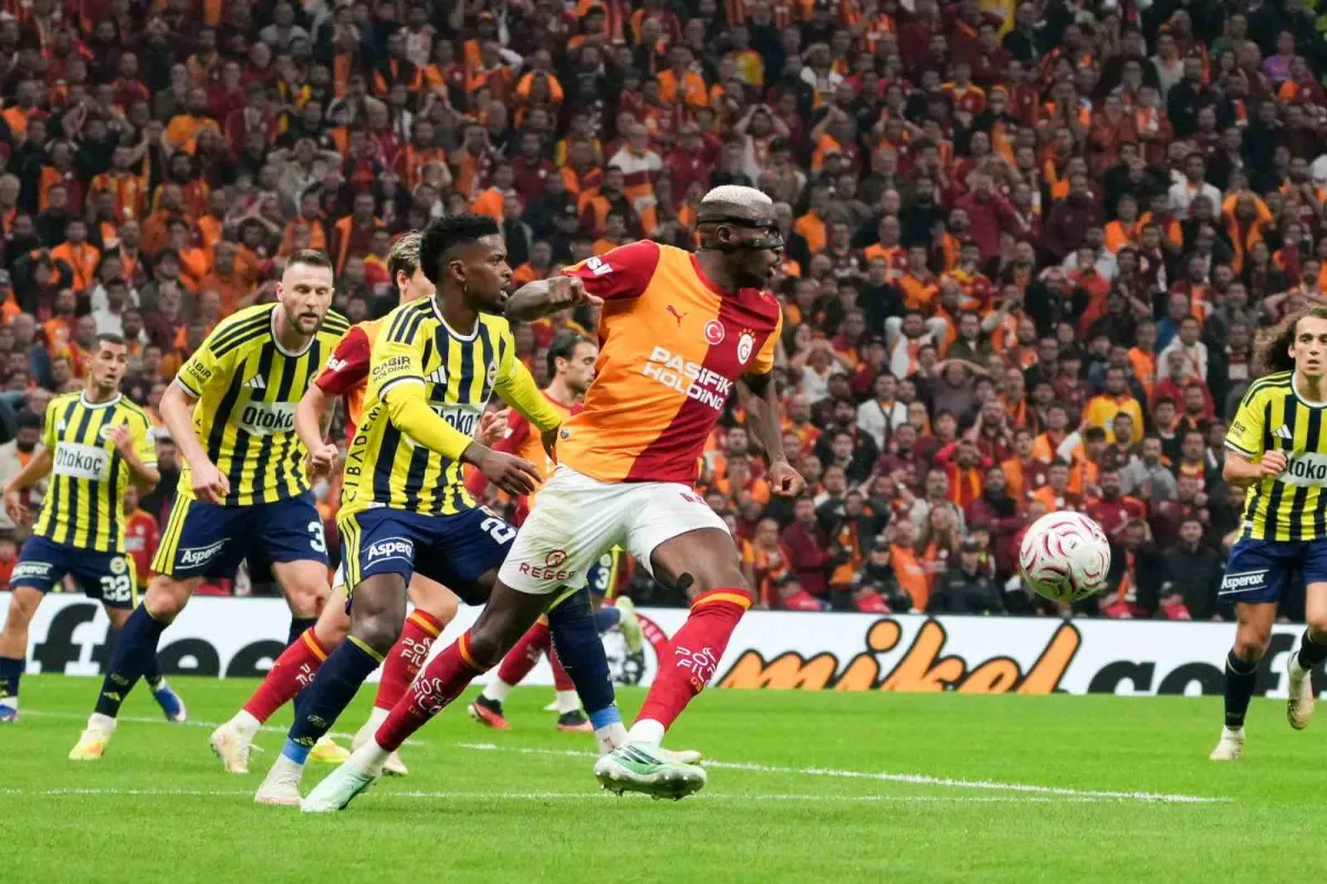 Süper Lig'de dev derbi: Galatasaray sahasında Fenerbahçe'yi 2-1 mağlup etti 1