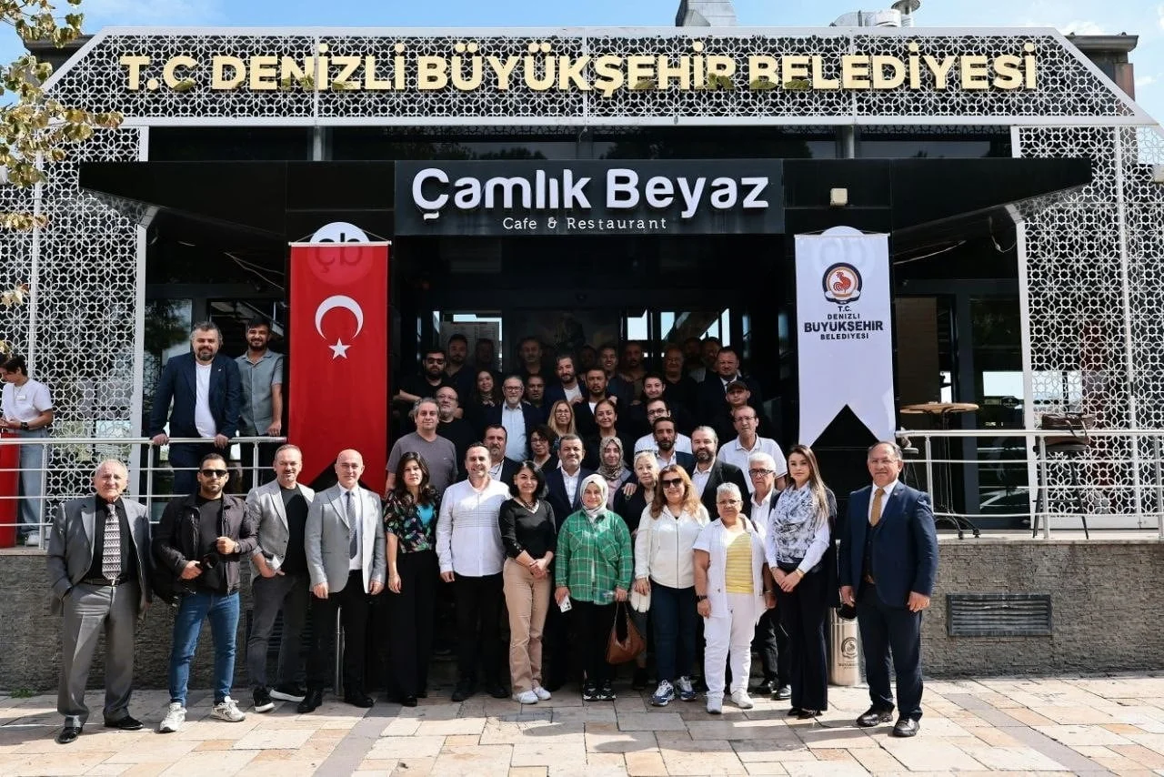 DENİZLİ BÜYÜKŞEHİR BELEDİYE BAŞKANI BÜLENT NURİ ÇAVUŞOĞLU, BASIN MENSUPLARIYLA DÜZENLEDİĞİ...