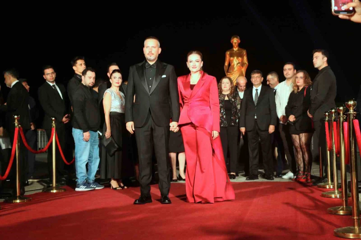 Antalya Altın Portakal Film Festivali kırmızı halı geçişiyle başladı 1