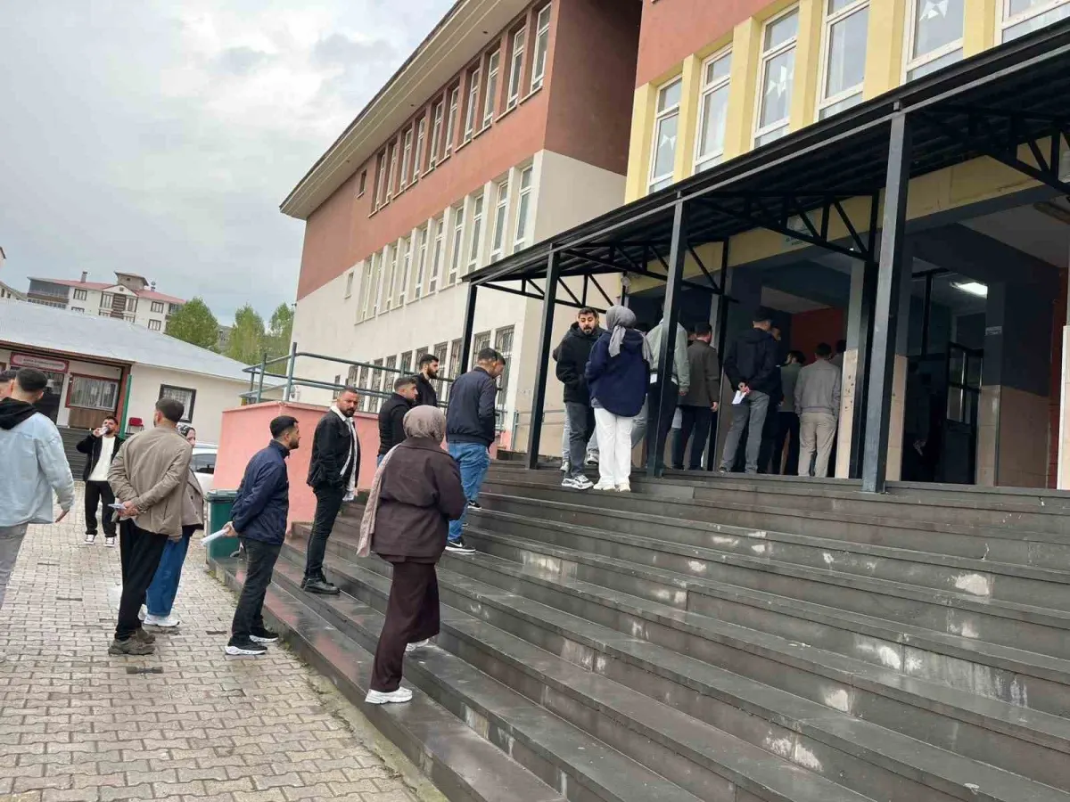 Bingöl'de adaylar KPSS ortaöğretim oturumunda ter döktü 2