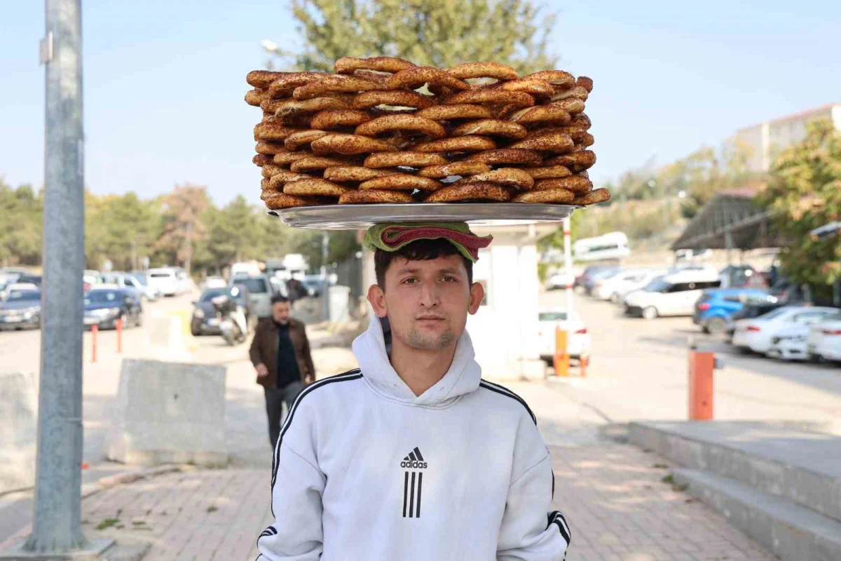 Elazığ'da simit tezgahına not bırakıp KPSS'ye girdi: Döndüğünde poşetteki parayı görünce duygulandı 2