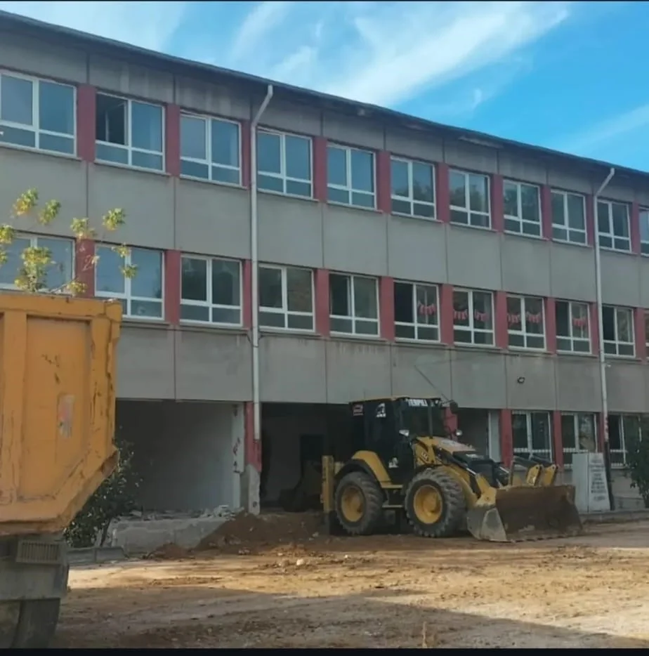 Çivril'deki 44 yıllık okulda güçlendirme çalışmaları başladı 5