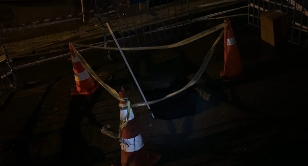 Gaziosmanpaşa'da şiddetli sağanak yol çökmesine neden oldu 2