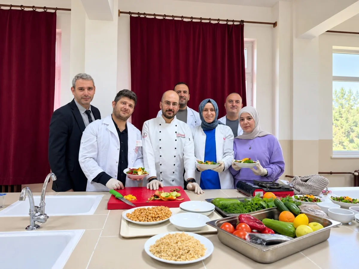 Ladik'te eğitim çalışanları sağlıklı beslenme için mutfağa girdi 1