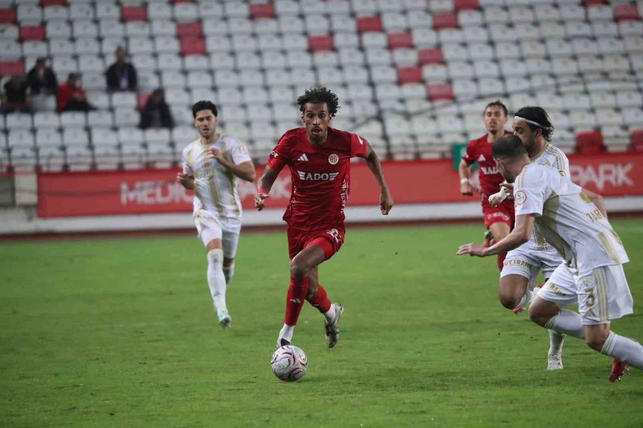 TRENDYOL 1. LİG'İN 10. HAFTASINDA ANTALYASPOR, SAHASINDA KARŞILAŞTIĞI KAYSERİSPOR'A 4-0 MAĞLUP...