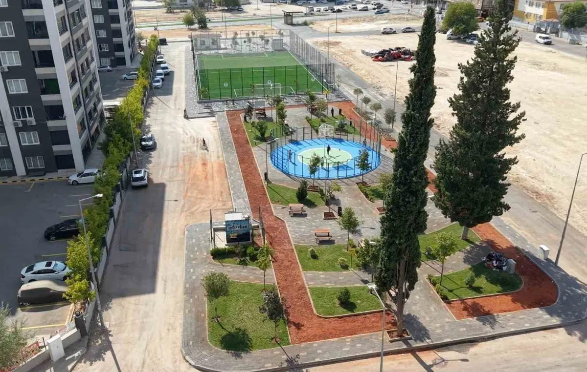 Şehitkamil'de Eydibaba Mahallesi'ne yeni yaşam alanı: Başkan Yılmaz gençlerle sahaya indi 2