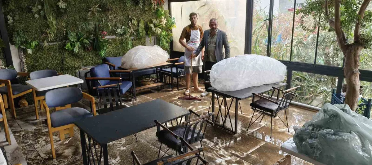 Mersin'de şiddetli yağış cadde ve tarım arazilerini sular altında bıraktı 2