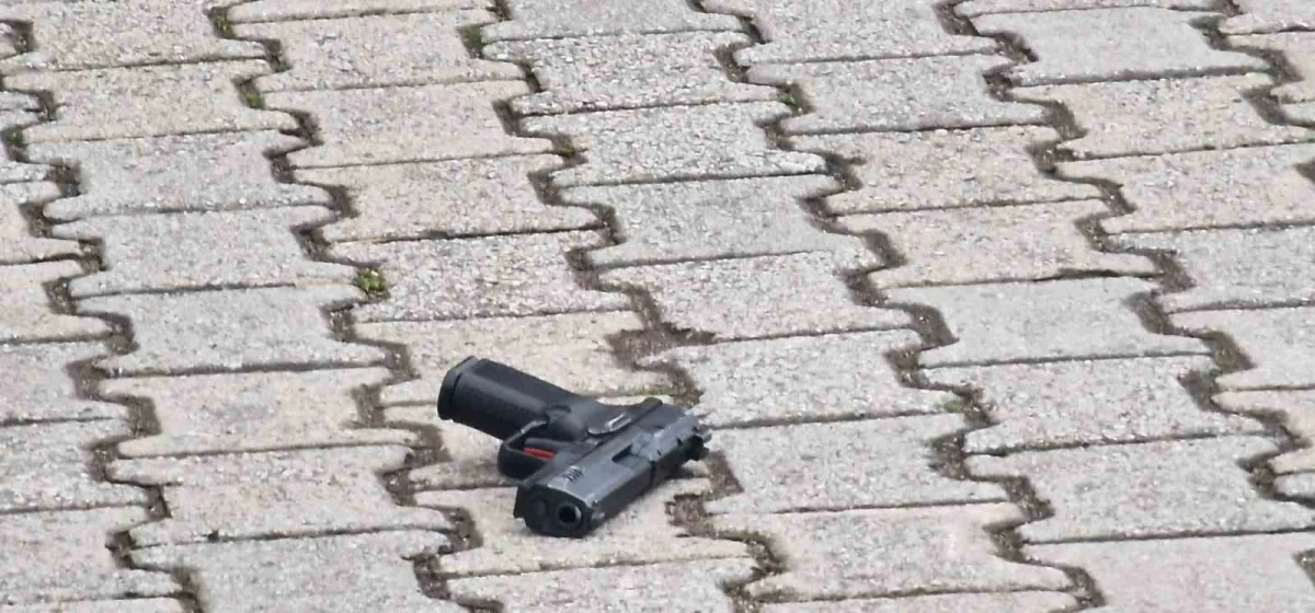 İzmit'te AVM'de silahı ateş alan kişi yaralandı 4