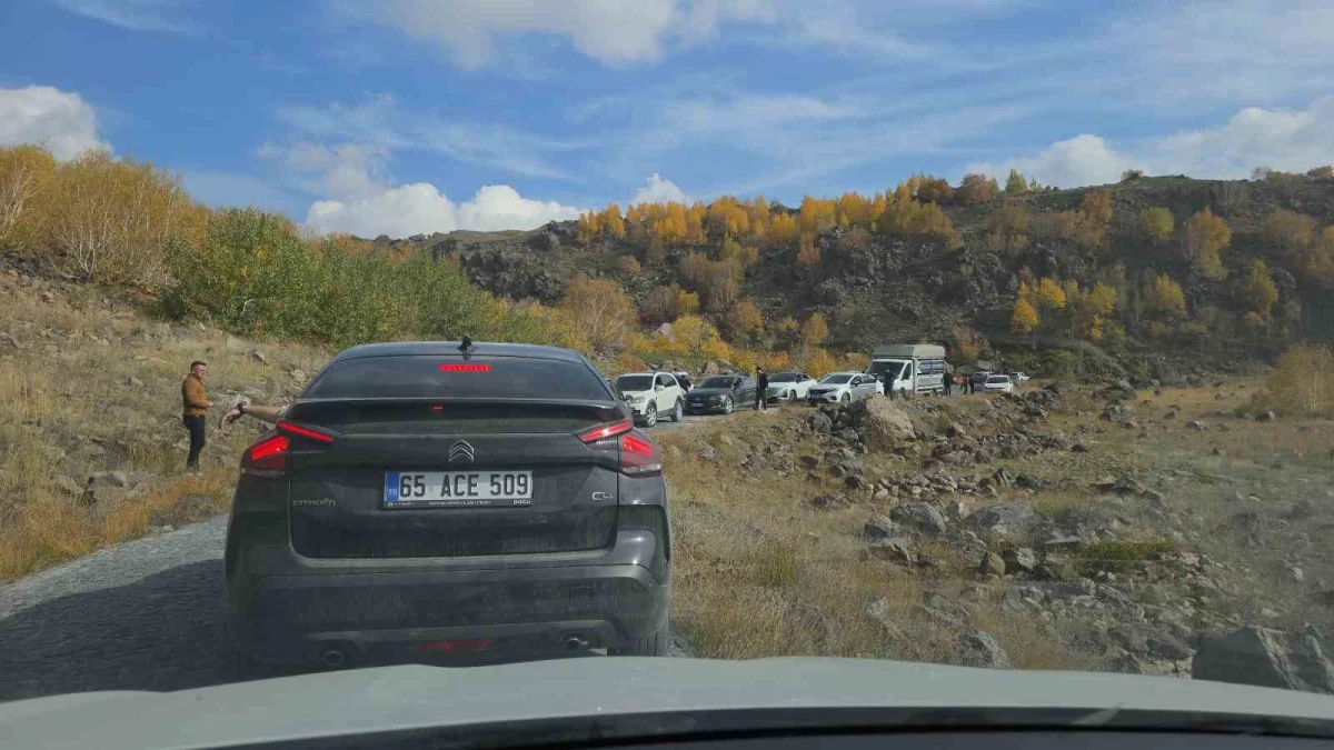 Nemrut Kalderası'nda hafta sonu ziyaretçi akını: Yollarda kilometrelerce araç kuyruğu oluştu 5