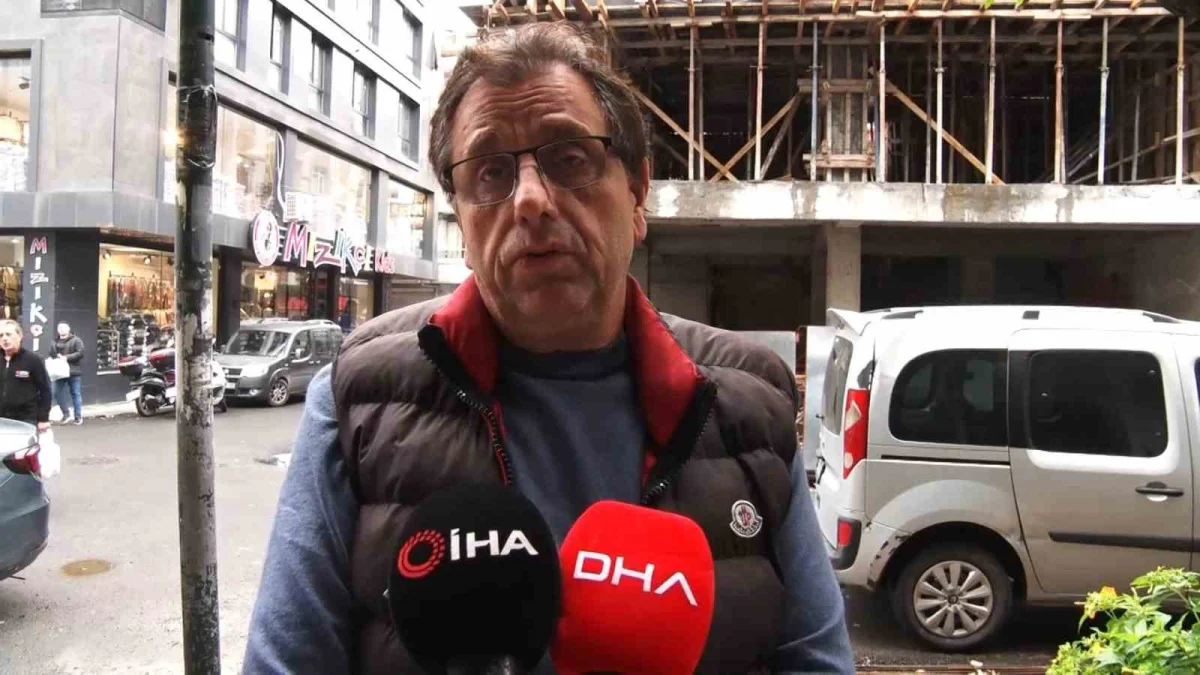 Zeytinburnu'nda haraç dehşeti: Vurulan esnaf saldırganı kovalayıp vurdu 3