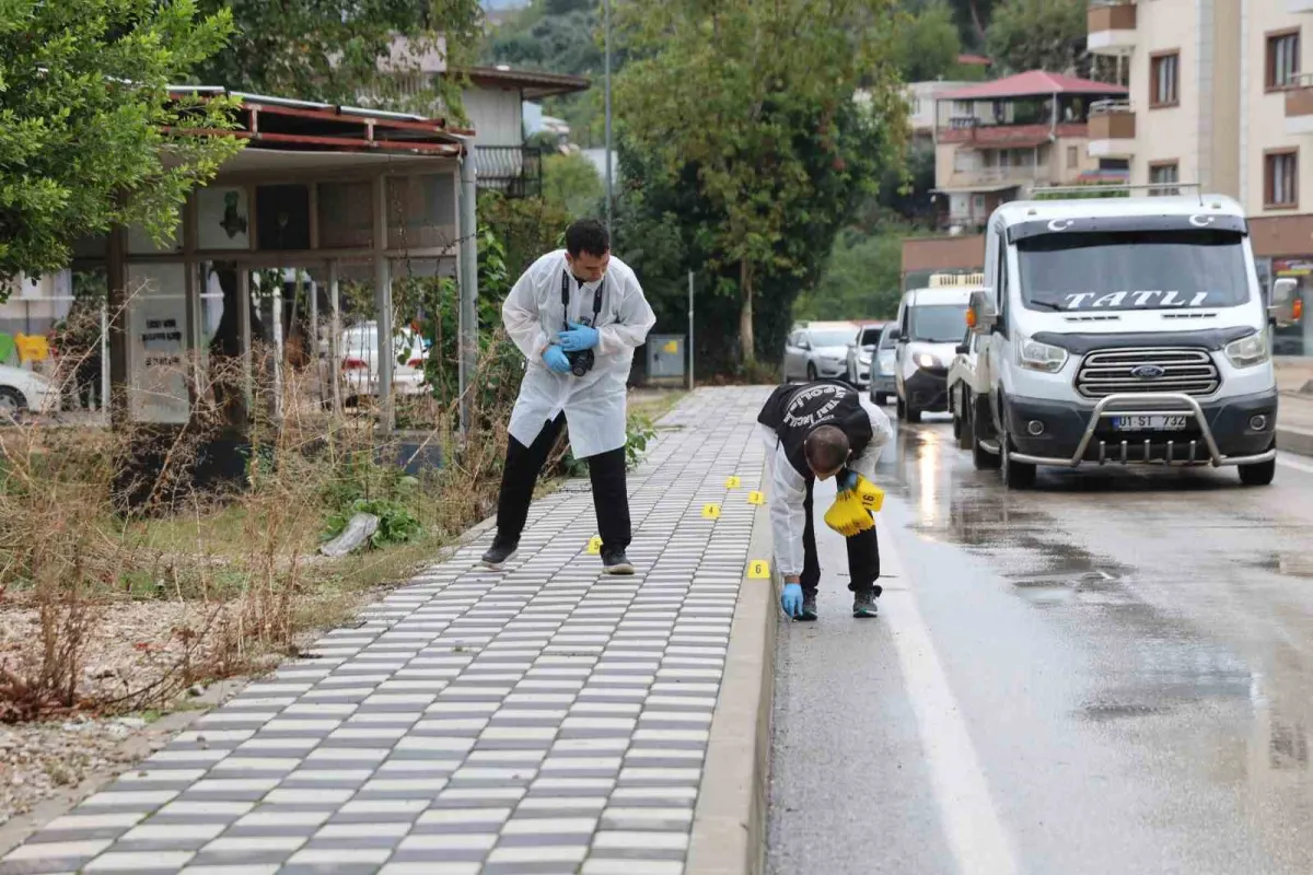 Adana'da motosikletli şüphelilerden tekel bayisine silahlı saldırı 2