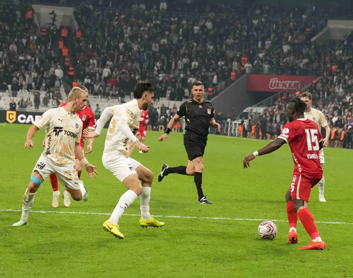 Beşiktaş evinde Başakşehir'i iki golle mağlup etti 1