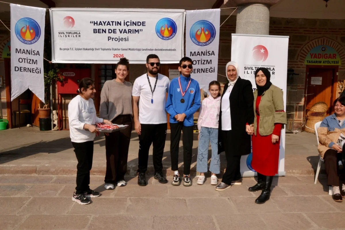Manisa'da otizmli çocukların madalya ve pasta sevinci 5