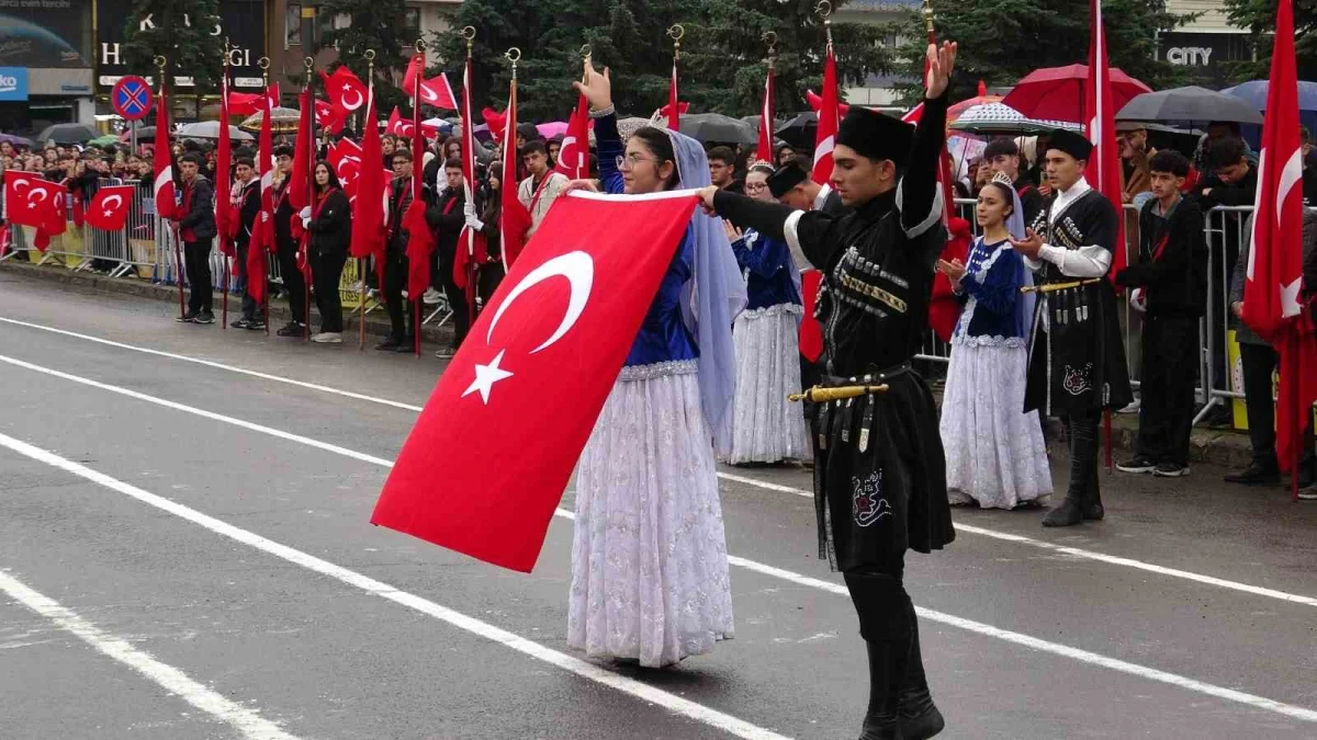 Kars'ta Cumhuriyet'in 103. yılı kutlamalarında 103 öğrenci halay çekti 3