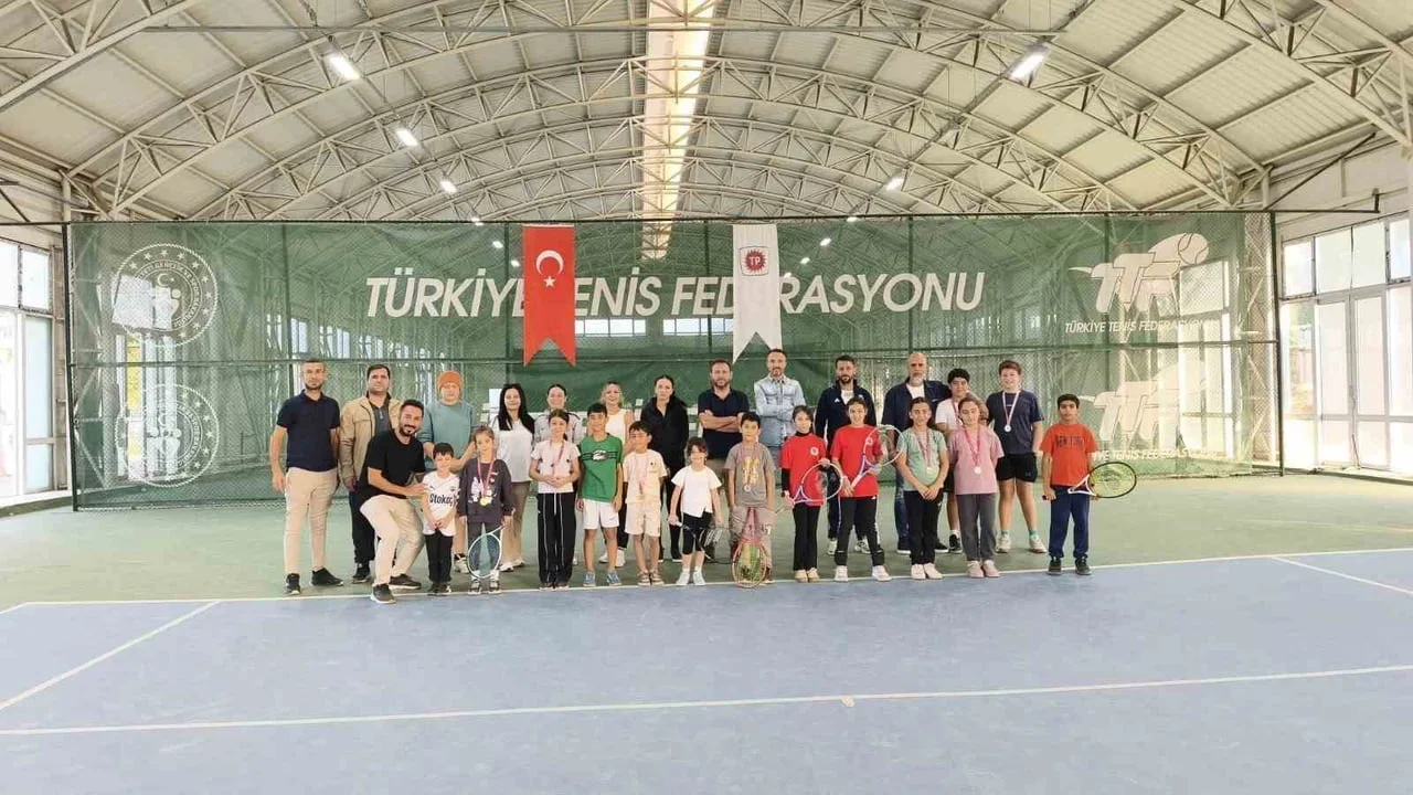 BATMAN’DA AMATÖR SPOR HAFTASI TENİS TURNUVASI TAMAMLANDI