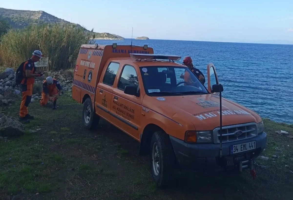 Datça'da yürüyüş sırasında koyda mahsur kalan kişi kurtarıldı 3