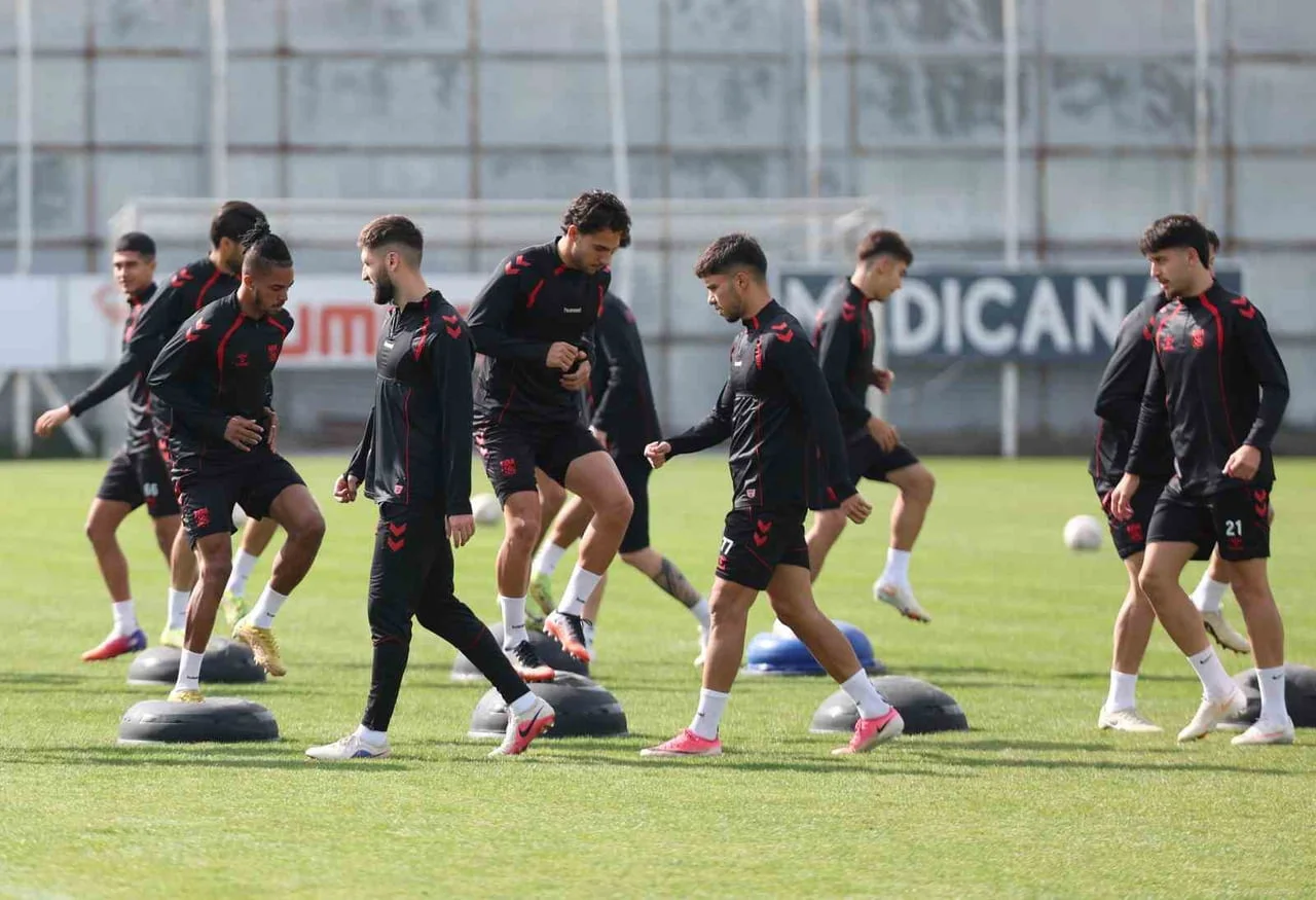 TRENDYOL 1. LİG’İN 12. HAFTASINDA ÜMRANİYESPOR’A KONUK OLACAK SİVASSPOR, BU KARŞILAŞMANIN...