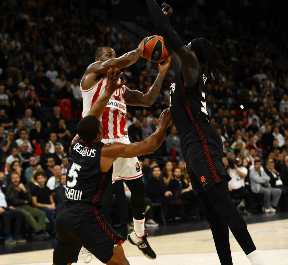 Euroleague'de Beşiktaş sahasında Olympiakos'a 81-73 mağlup oldu 2
