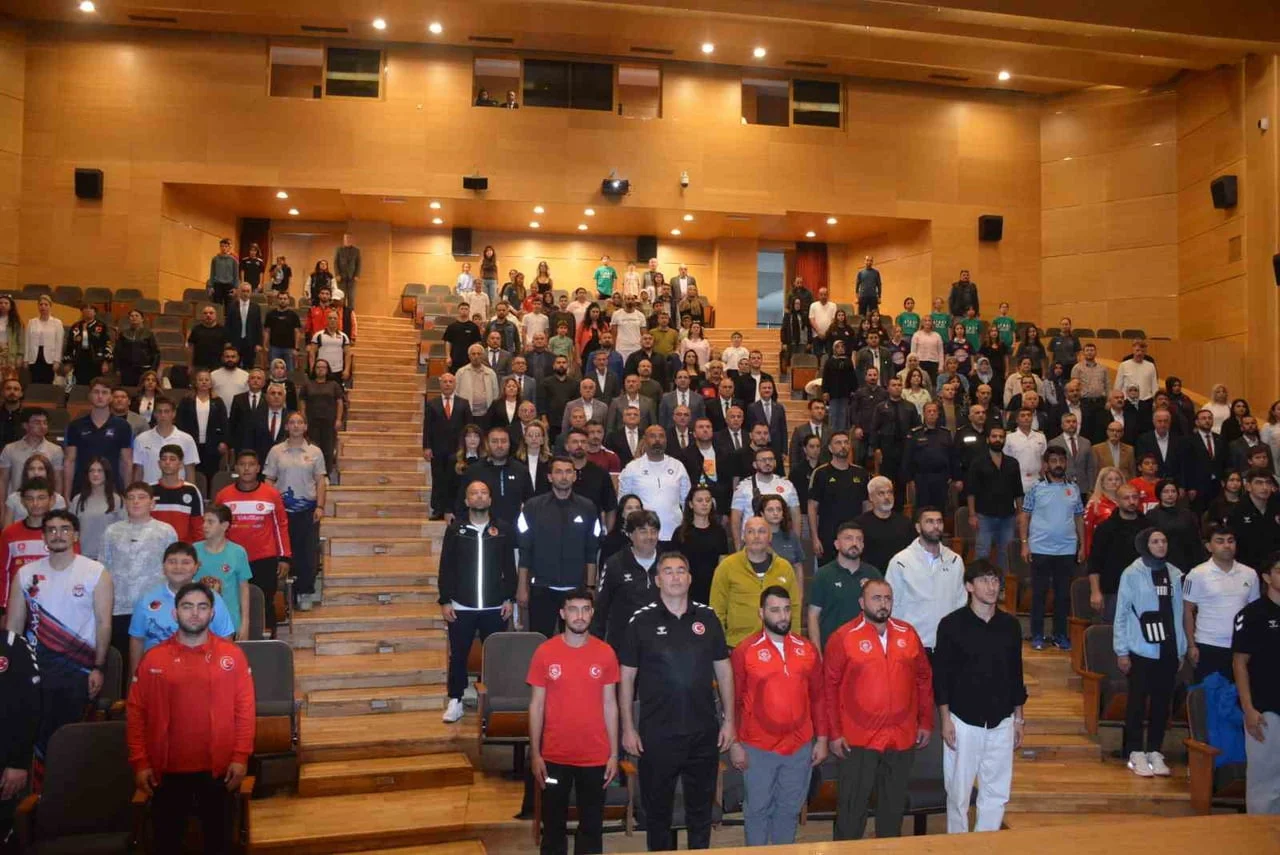 SİNOP’TA AMATÖR SPOR HAFTASI KAPSAMINDA DÜZENLENEN "SPORUN ENLERİ ÖDÜL TÖRENİ"NDE, ULUSAL VE...