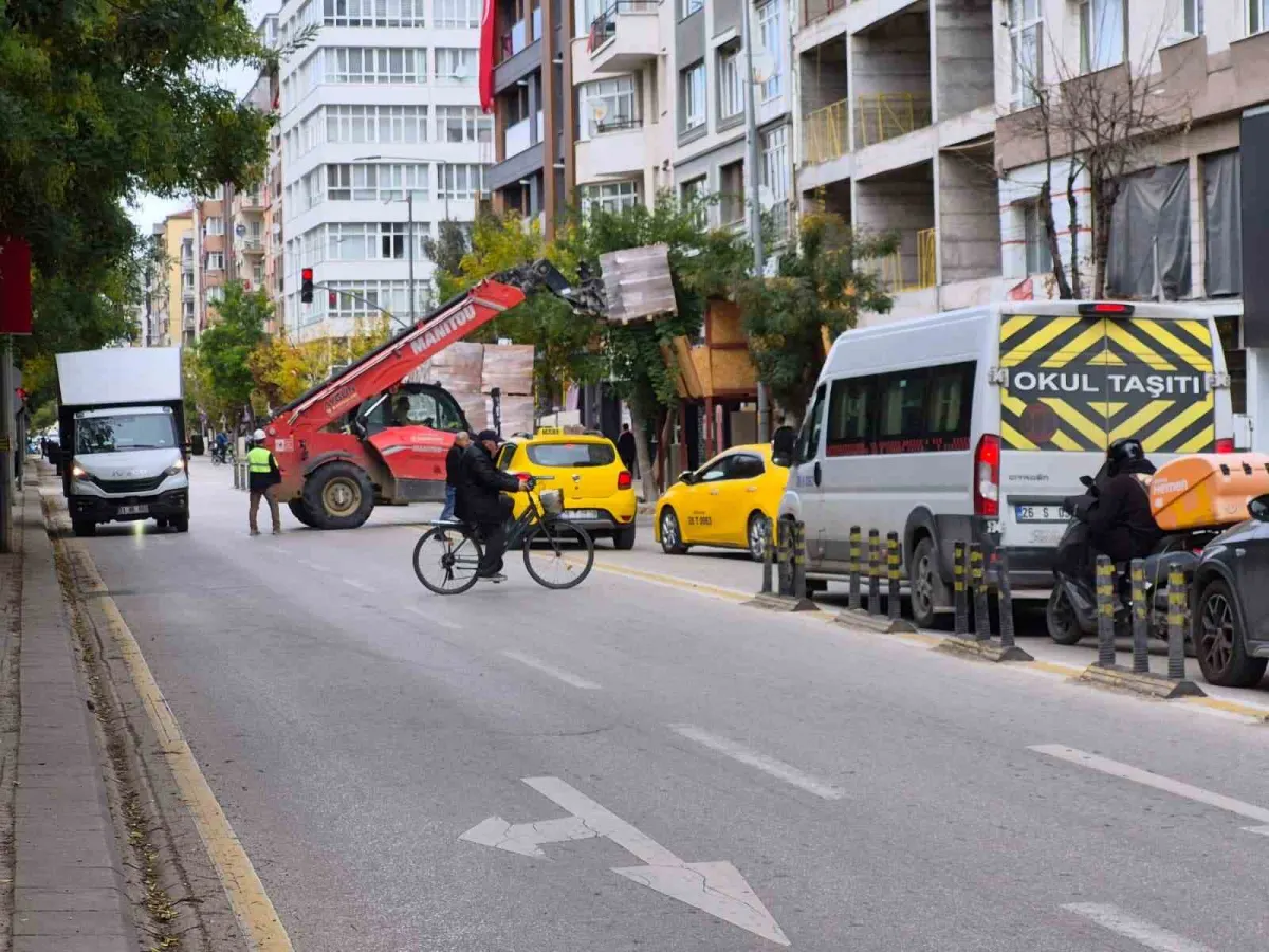 Eskişehir'de inşaat çalışması trafiği kilitledi 1