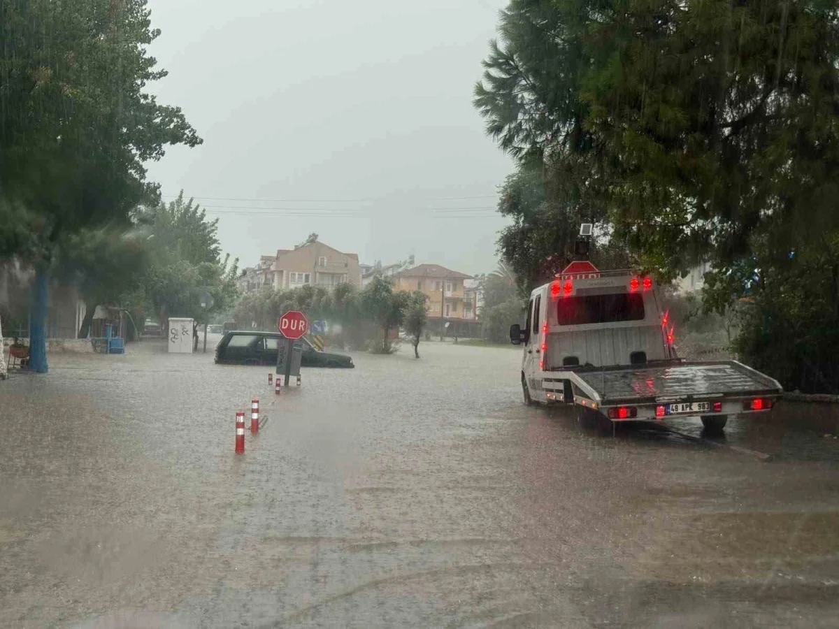 Fethiye'de şiddetli sağanak su baskınlarına yol açtı 2