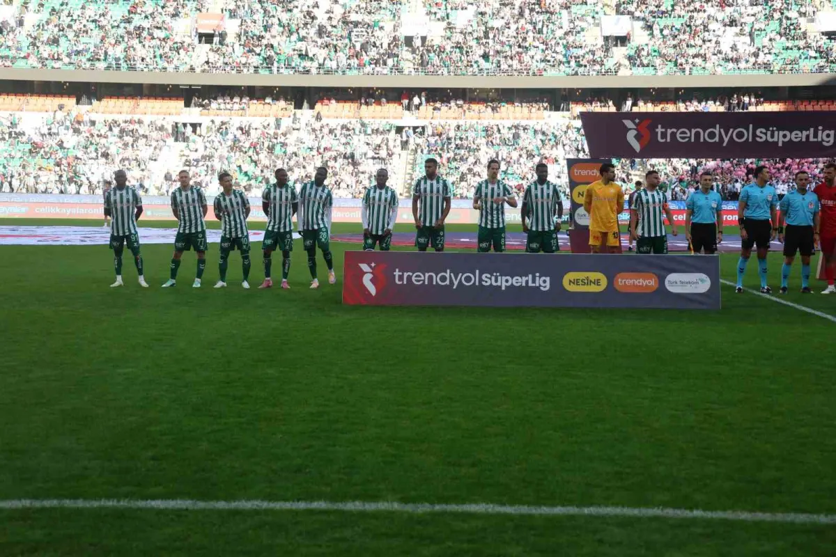 Konyaspor ilk yarıyı Awaziem'in golüyle önde kapattı 1