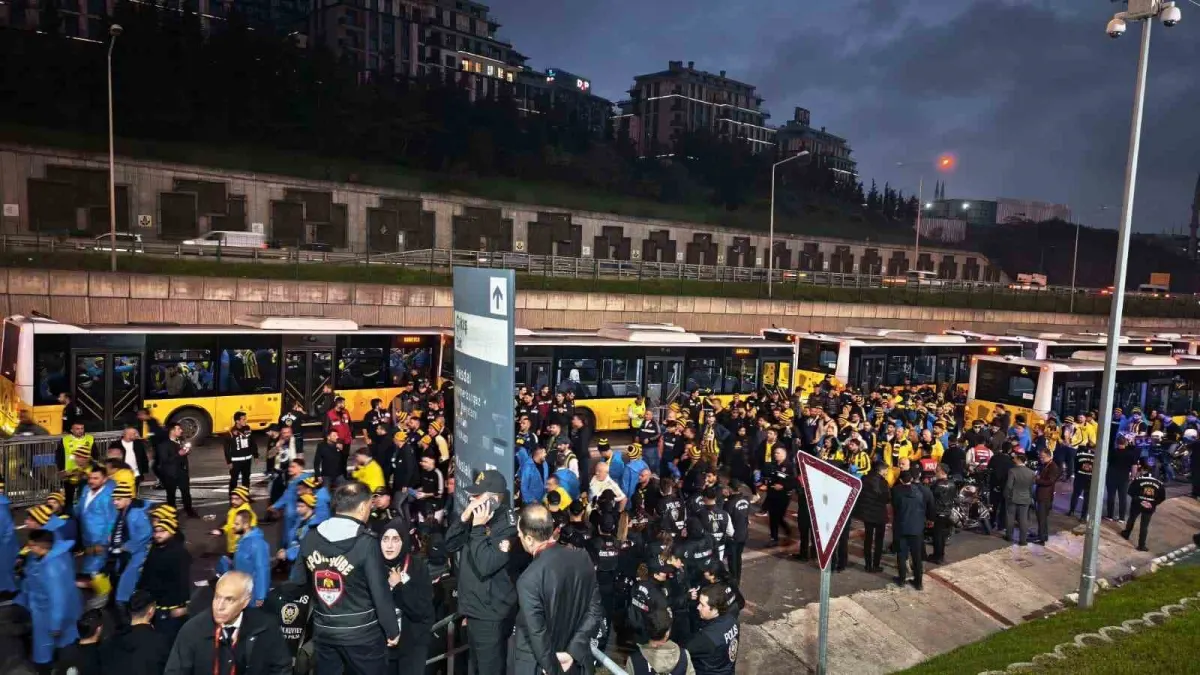 Fenerbahçe taraftarları RAMS Park'a ulaştı 3